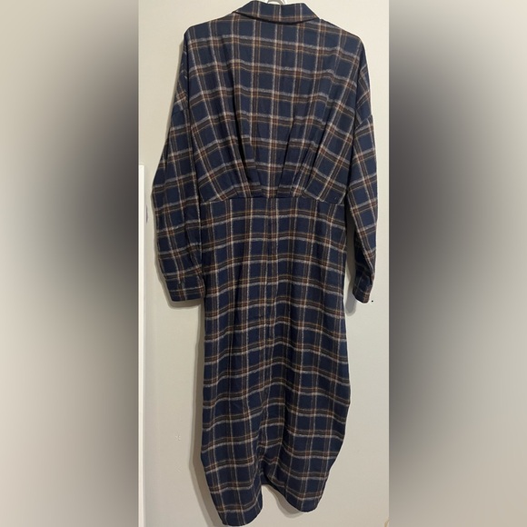 Lulu’s Seasonal Spirit Navy Blue Plaid Ruched Long Sleeve Midi Dress - Picture 4 of 5
